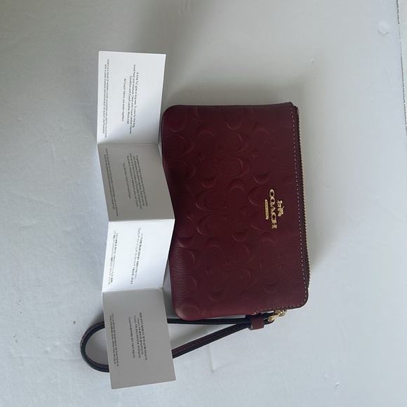 Coach corner zippered leather wristlet with embroidered signature - Picture 7 of 16